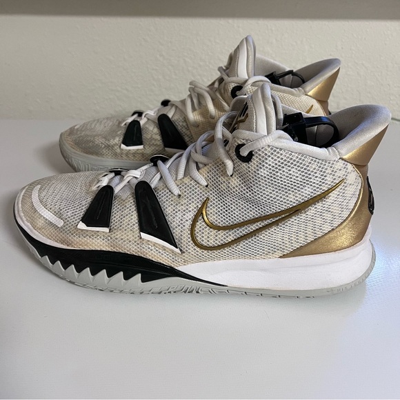 kyrie 7 white metallic gold black